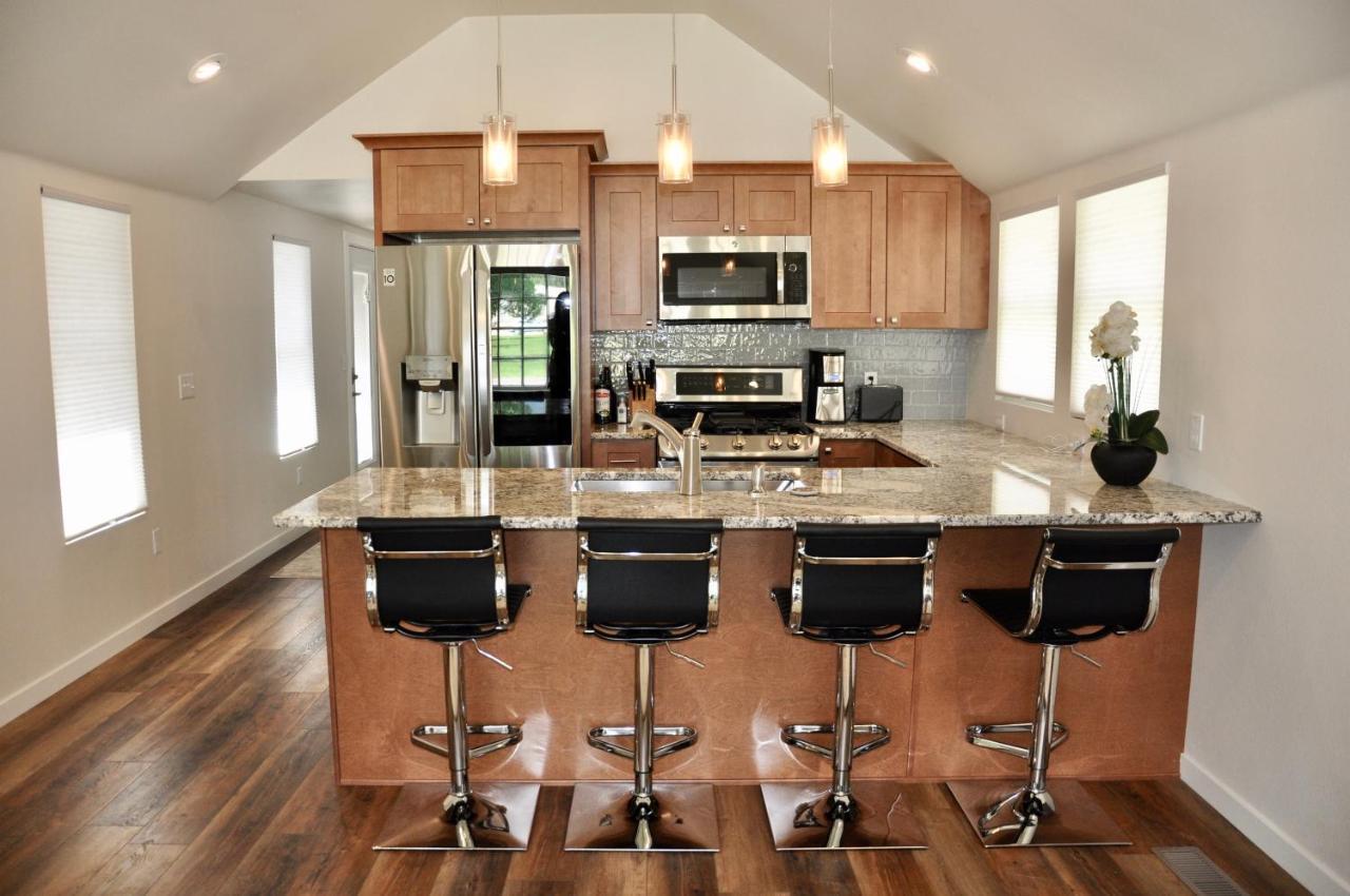 Luxurious Historic Renovated Bungalow Dt Rapid City With Private Patio Exterior photo